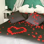 Adeline Bed & Breakfast 3*