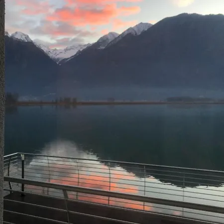 Adeline לינה וארוחת בוקר